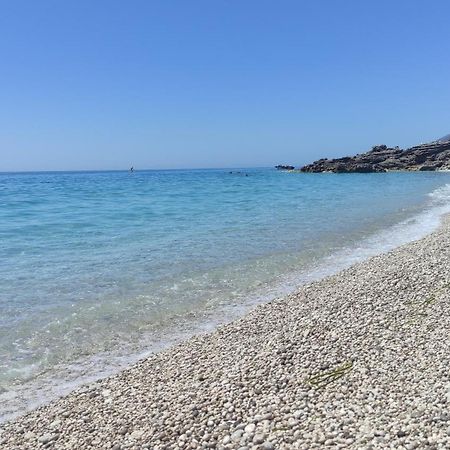 ホテル The Sea Turtle Camp Dhërmi エクステリア 写真